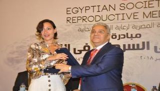 تنصيب الفنانة منة شلبي سفيرة لحملة تدعم مرضى السرطان 