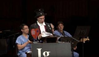 جانب من إعلان جائزة نوبل للحماقة العلمية