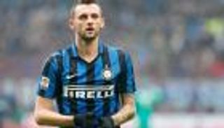 إنتر ميلان يحصن نجمه الكرواتي بروزوفيتش