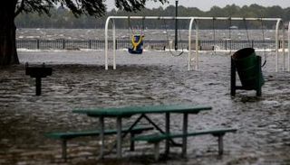 الإعصار فلورنس أدى لارتفاع منسوب مياه الأنهار- رويترز