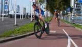 أبوظبي تستضيف بطولة العالم للترايثلون لعام 2022 