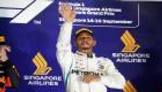 هاميلتون يعزز تصدره لبطولة "فورمولا 1" بالفوز بسباق سنغافورة
