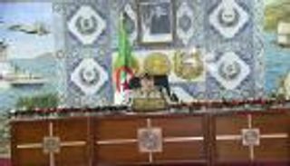 القضاء الجزائري يمنع قادة الجيش المعزولين من مغادرة البلاد 