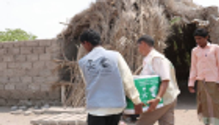 "سلمان للإغاثة" يوزع 28 طنا من السلال الغذائية على نازحي الخوخة