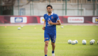 إصابة مدافع الأهلي المصري بقطع في غضروف الركبة