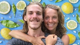 تينا ستوكلوسا وزوجها سيمون بيون