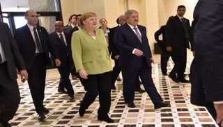 ميركل لدى وصولها إلى الجزائر- أ.ف.ب