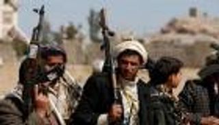 الحوثي ينتهك حرمة دور العبادة.. إشعال نيران بمسجد وتحويله لثكنة عسكرية