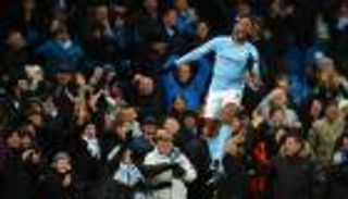 تعقد مفاوضات مانشستر سيتي مع ستيرلنج