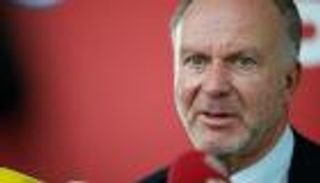 بايرن: قد لا نجد 11 لاعبا جاهزين بعد 10 جولات