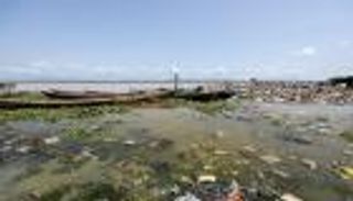 نيجيريا تصف وضع الفيضانات بالكارثة بعد مصرع 100 شخص