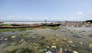 نيجيريا تصف وضع الفيضانات بالكارثة بعد مصرع 100 شخص