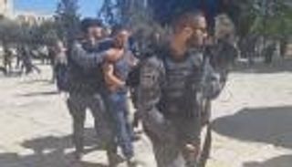 إصابات واعتقالات في صفوف حراس المسجد الأقصى والمصلين