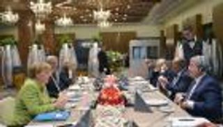 ميركل تحرج رئيس وزراء الجزائر.. وفضائية ألمانية تخطئ في هوية بوتفليقة