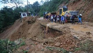 انهيارات أرضية في الفلبين بسبب إعصار مانكوت