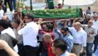 بالصور.. فنانون يشيعون جثمان الممثل المصري جميل راتب إلى مثواه الأخير