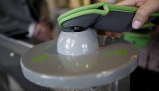 جهاز لتعطيل هواتف الطلاب في مدارس إيطاليا 