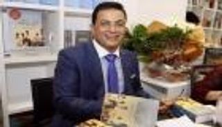 "الرحّالة.. هكذا رأيت العالم" كتاب يستعرض 30 عاماً من السفر