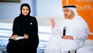 الشيخ عبدالله بن زايد يحضر جلسة لمجلس شباب وزارة الخارجية الإماراتية