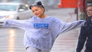 أريانا جراندي خلال تواجدها في نيويورك