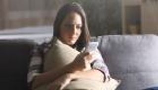 دراسة استقصائية: مواقع التواصل الاجتماعي سبب تعاسة الفتيات