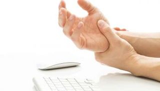 علاج تنميل اليدين بالأعشاب