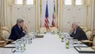 سيناتور أمريكي يطالب بالتحقيق في لقاءات كيري مع الإيرانيين