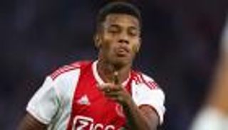 مهاجم أياكس يتحدث عن رفض انتقاله إلى دورتموند