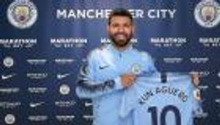 أجويرو يمدد عقده مع السيتي 