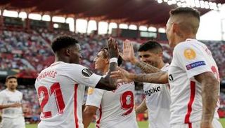 من مباراة إشبيلية ومباراة ستاندر لييج