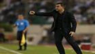 مدرب أهلي جدة ينتقد أداء فريقه رغم الفوز على الحزم