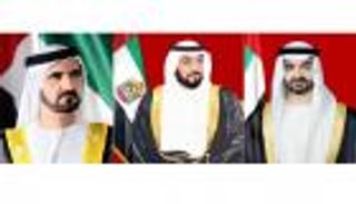 رئيس الإمارات ونائبه ومحمد بن زايد يهنئون الملك سلمان باليوم الوطني السعودي