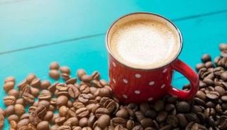 نزع الكافيين من بذور البن لصناعة القهوة ليس عملية سهلة 