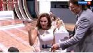 بالفيديو.. ممثلة روسية تصفع سيدة على الهواء