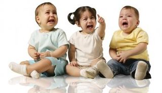 بكاء الأطفال له العديد من الأسباب