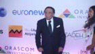 بالصور.. قبلات عادل إمام في مهرجان الجونة: مايا وليلى علوي ونيللي كريم