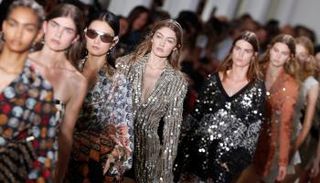 جيجي حديد عارضة أزياء أمريكية