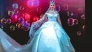 مصممة الأزياء الإماراتية منى المنصوري تطرح مجموعة فساتين زفاف ملكية