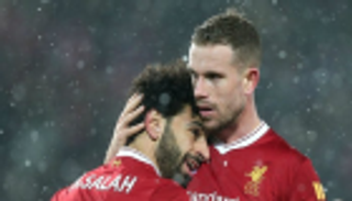 قائد ليفربول سعيد باستعادة صلاح مستواه المعهود