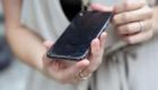 هاتف آيفون XS يجتاز اختبارات السقوط على الأرض