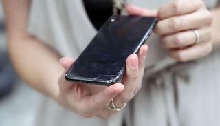 هاتف آيفون iPhone XS يجتاز اختبارات السقوط أرضا