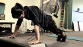 "اللياقة الكهربائية".. تقنية العصر لقوام رشيق بعد الولادة