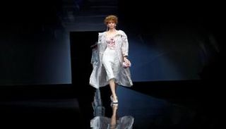 أحد تصميمات "جورجيو أرماني" لموسم ربيع 2019