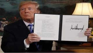 ترامب أثناء إعلان انسحابه من الاتفاق النووي الإيراني- أرشيفية