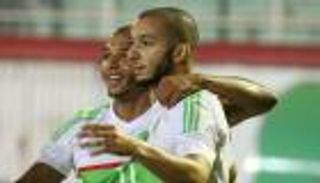 "أقرع الجزائر" يعلن انتهاء أزمته مع مدربه الإيطالي