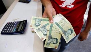 انهيار الريال الإيراني - الصورة من رويترز