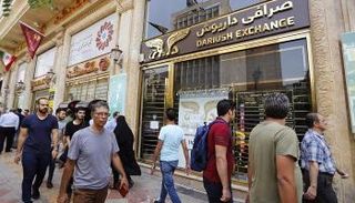  هروب الشركات من إيران يفاقم أزمة سوق النقد