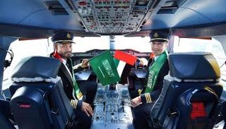 طيران الإمارت تحتفل باليوم الوطني السعودي على طريقتها