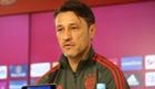 مدرب بايرن: لن ننخدع بمديح المنافسين