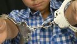 تقرير قضائي يعترف بزيادة الجريمة بين المراهقين في إيران